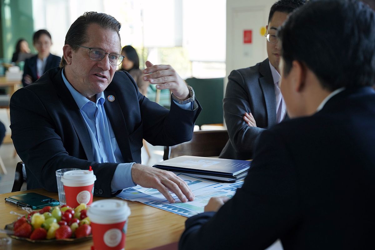 Mr. Watson discussing FAO's future project in China with Justin Gong