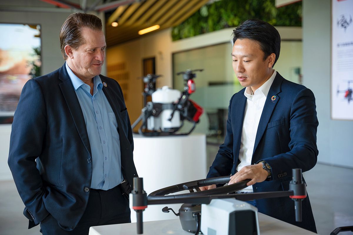 Justin Gong, Co-founder of XAG introducing XAG smart agricultural products to Mr. Carlos Watson