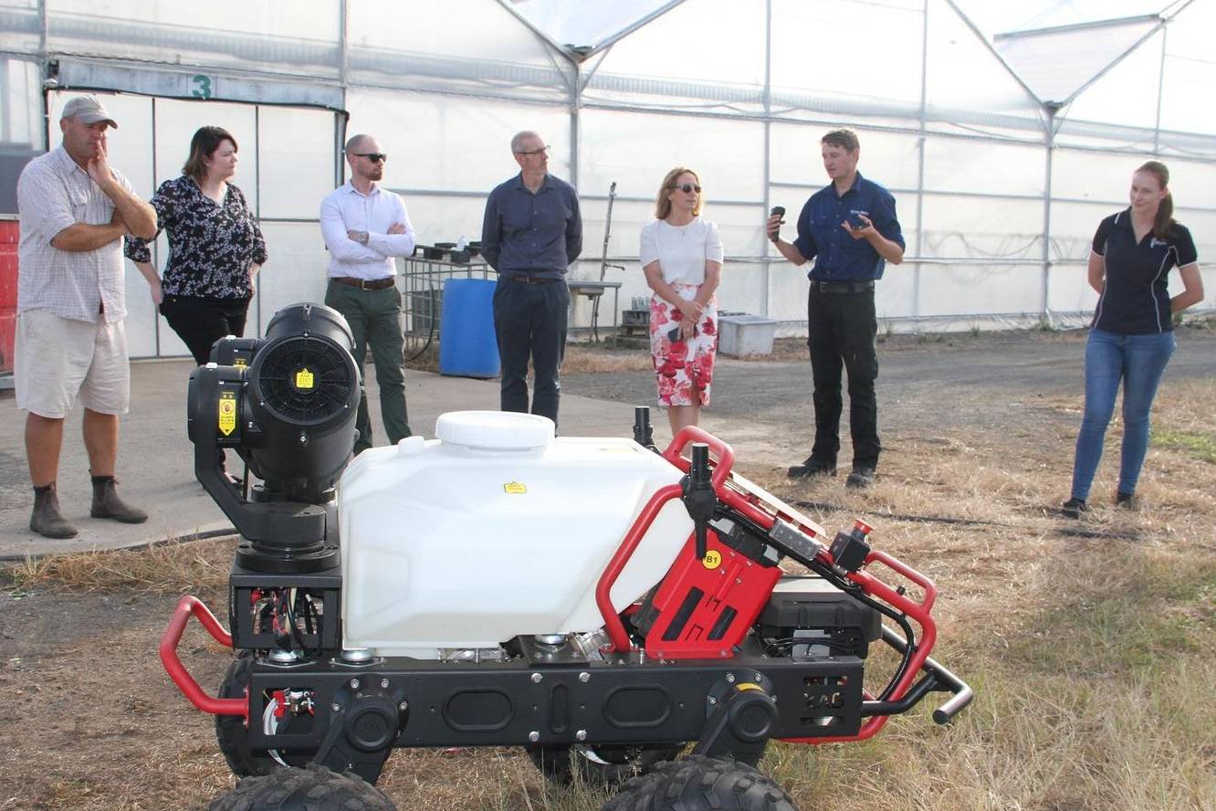 Federal members and university experts visited the demo in Eden Farms Federal members and university experts visited the demo in Eden Farms