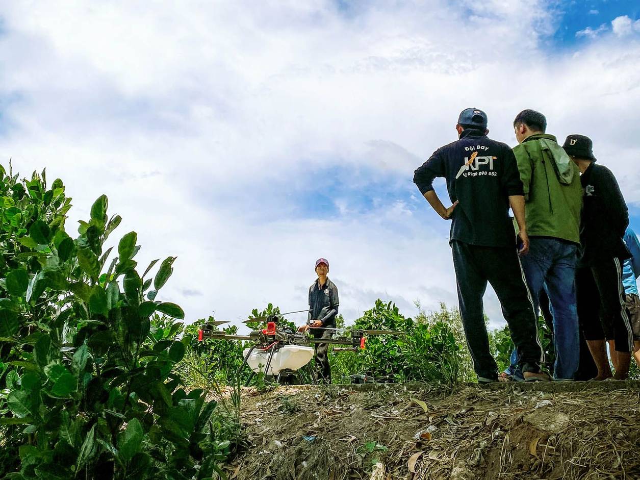XAG's local partner DigiDrone and the KPT pilots used drone to provide service in a farm