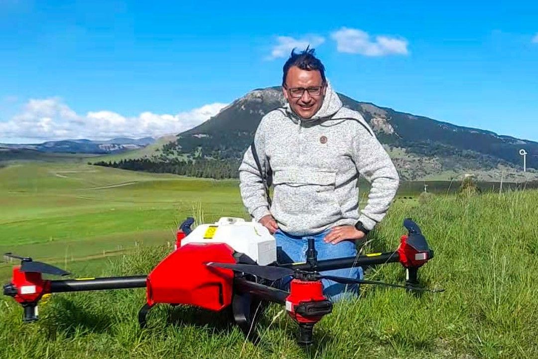 Rodrigo Quitana, an agricultural engineer and specialist from INIA