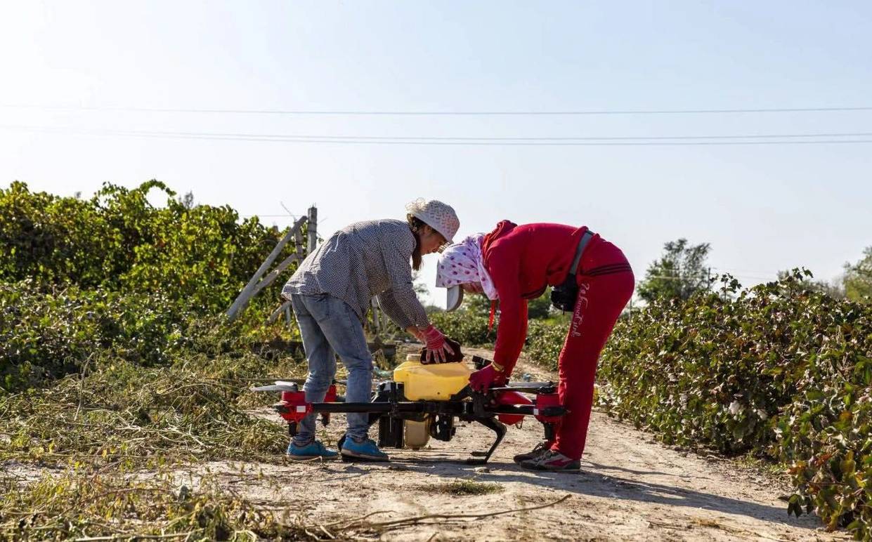 XAG female drone pilots